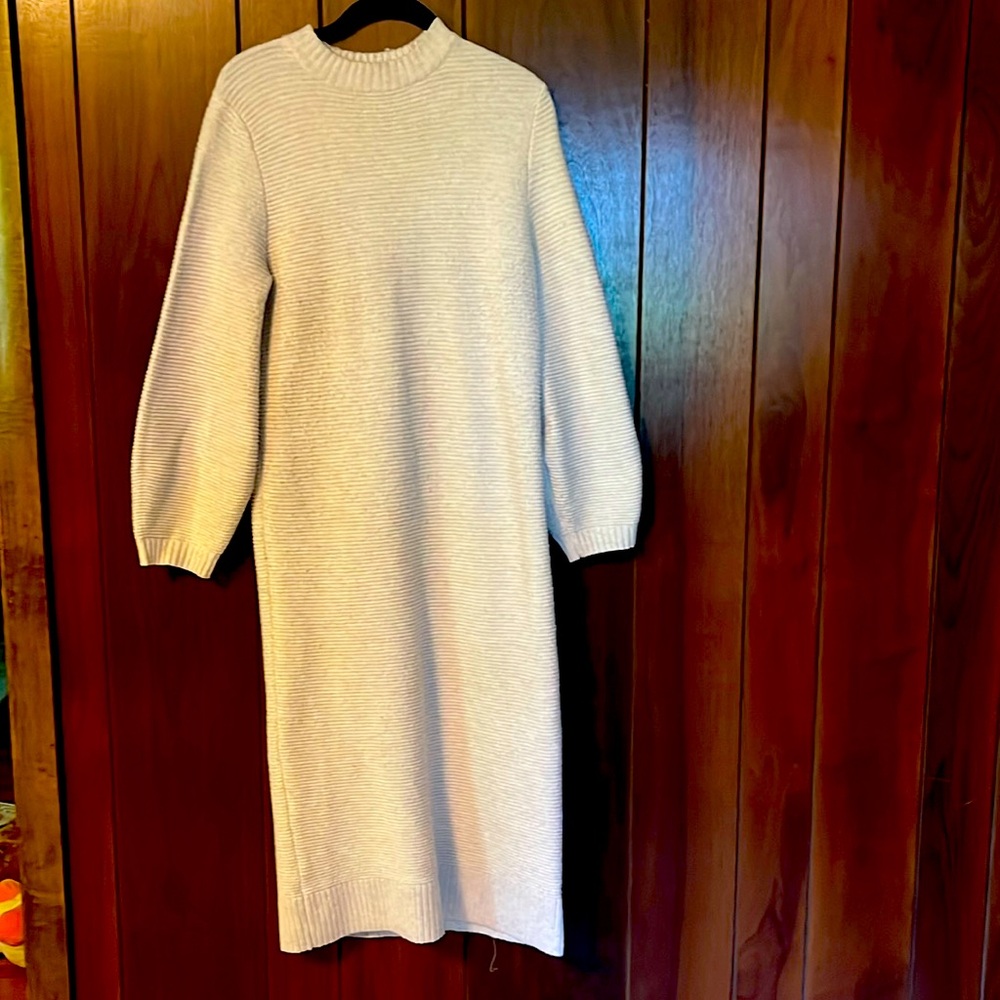 Long-sleeved knitted dress